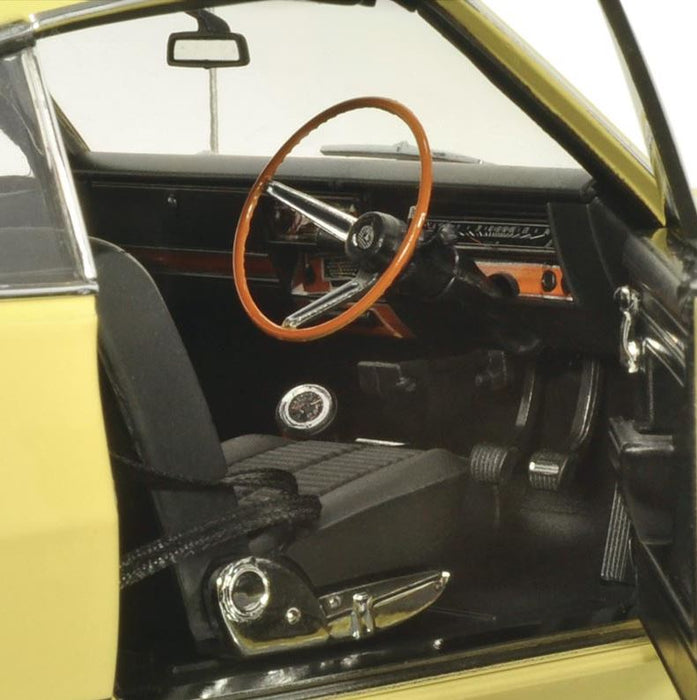 Classic Carlectibles 1.18 Sc Holden Hk Monaro Gts 327 Warick Yellow