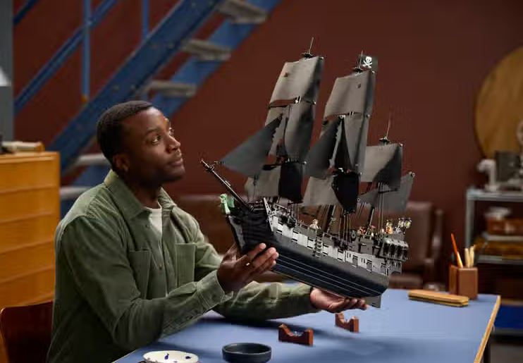 Lego 10365 Black Pearl Captain Jack Sparrow's Pirate Ship Ages:18+(due Jan 2026)