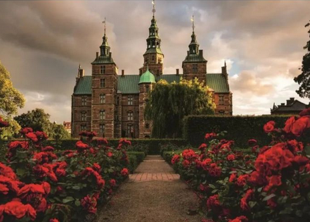 Ravensburger Rosenborg Castle Denmary 1000 Pc Puzzle Rb1336-5