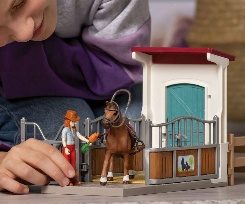 Schleich Hannah & Cayenne Horse Box Set Sc42710