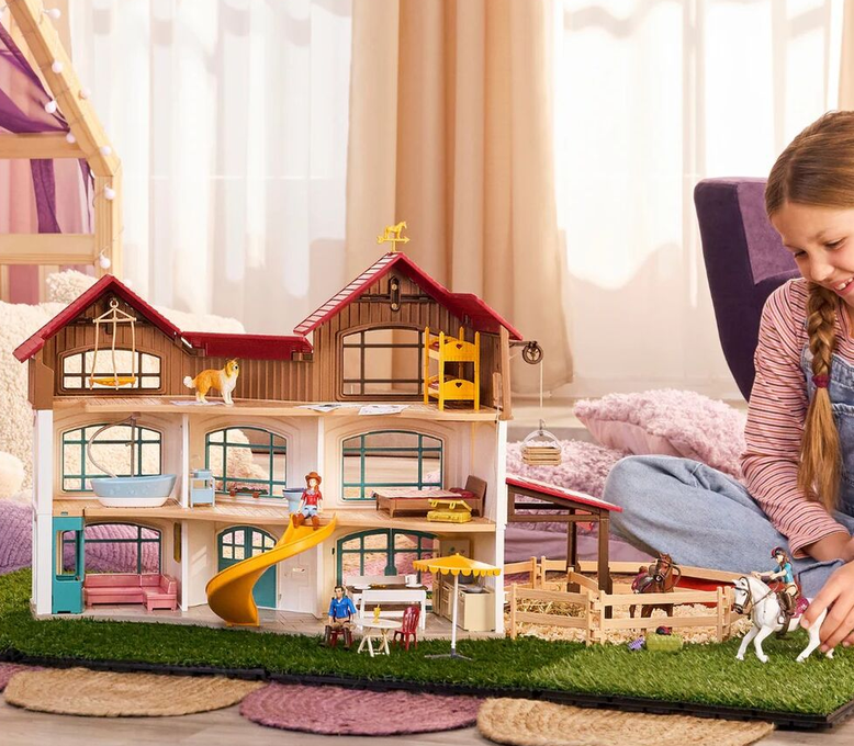 Schleich Lakeside Villa & Paddock  Playset Sc42785