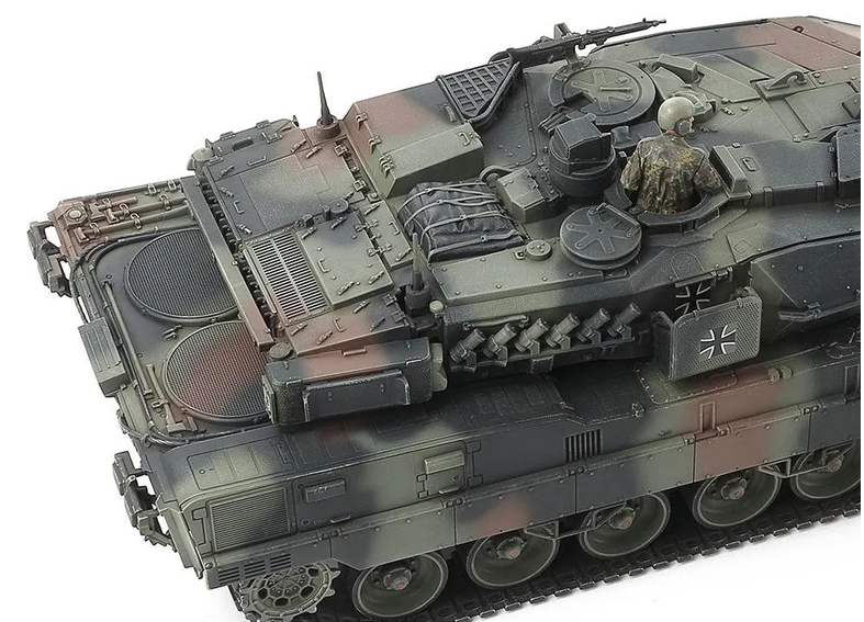 Tamiya 1/48 Leopard 2 A7v German Main Battle Tank