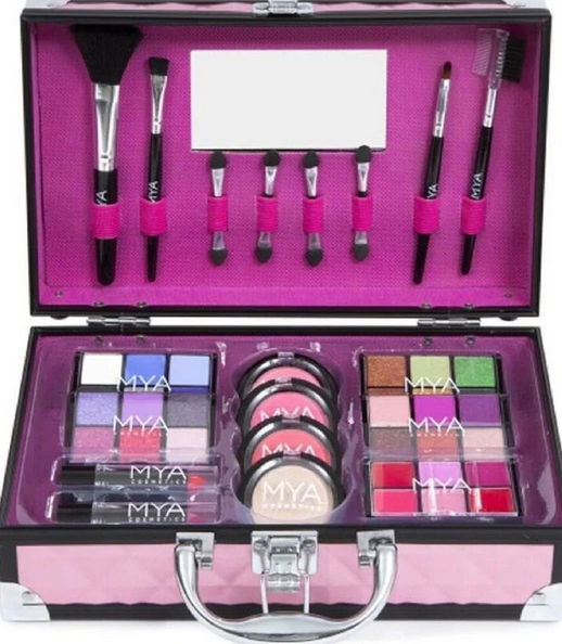 Mya Cosmetics Deluxe Make Up Case For Ages:12 Years+